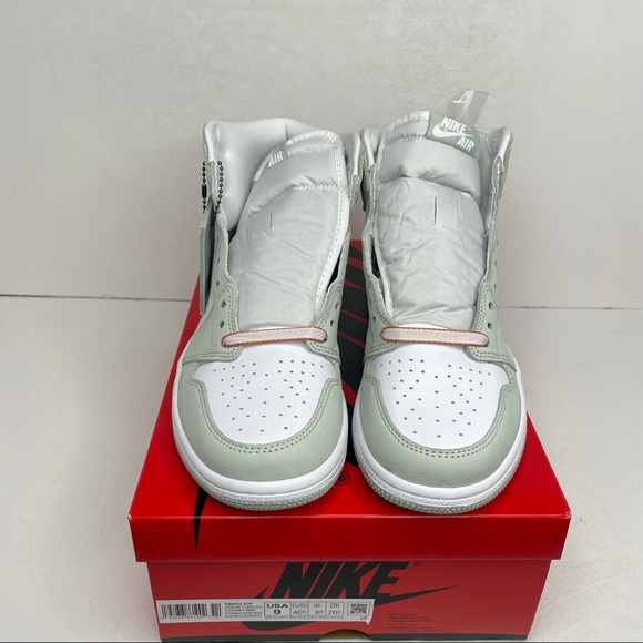 Nike Air Jordan 1 Retro High WMNS “Seafoam” NEW - Picture 2 of 4